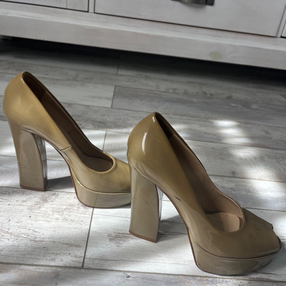 heels/platforms - Picture 2 of 9